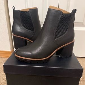 Naturalizer Madalynn Gore Block Heel Bootie Size 9W (Wide Width)